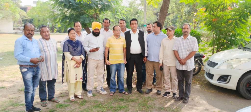 ਕੇਜਰੀਵਾਲ ਭਗਵੰਤ ਮਾਨ ਨੂੰ ਕਾਲੀਆਂ ਝੰਡੀਆਂ ਵਿਖਾਉਣ ਦੀ ਤਿਆਰੀ ਕਰਦਿਆਂ ਸ਼ਿਵ ਸੈਨਾ ਸ਼ੇਰੇਏਹਿੰਦ ਆਗੂ ਪੁਲਿਸ ਵਲੋਂ ਗ੍ਰਿਫਤਾਰ ਅਤੇ ਰਿਹਾਅ